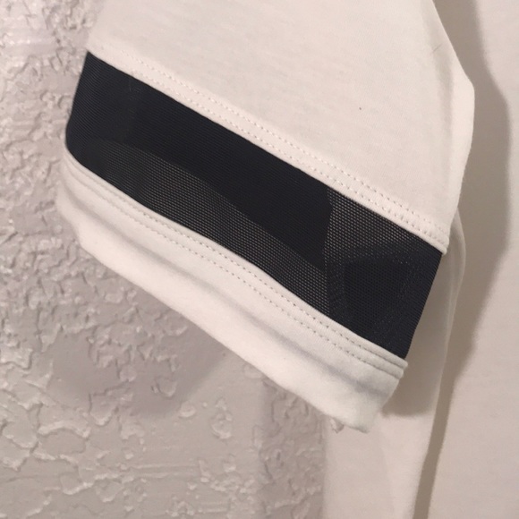 New Balance Loose White Workout Top - Picture 3 of 5